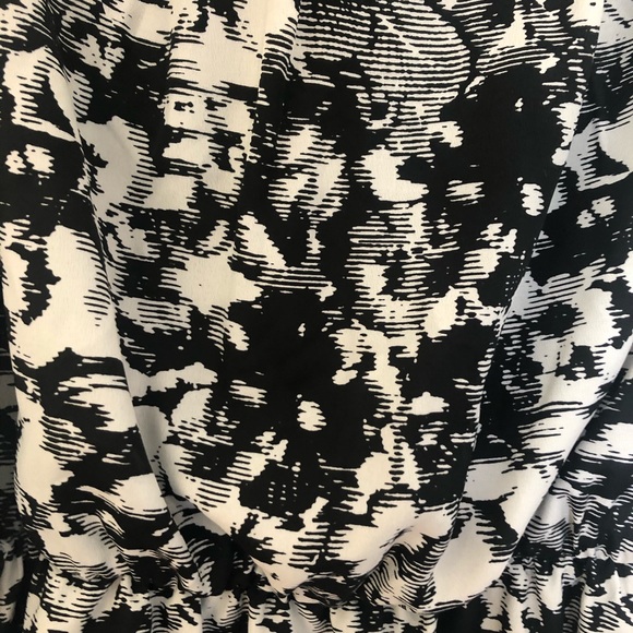 Patterned Dress - Picture 2 of 3